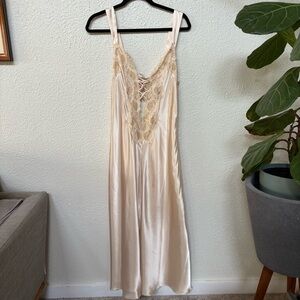 VICTORIA'S SECRET Silky Lacy Slip